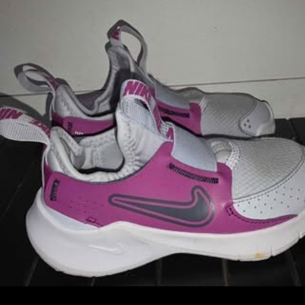 Nike Kids Sneakers in Pink and White/grey